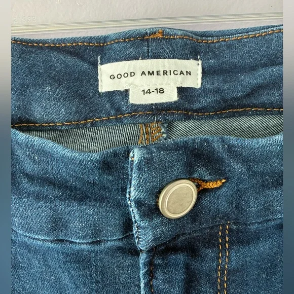 Good American | Always Fits Good Classic Jeans - Picture 6 of 6